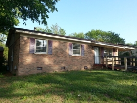 805 Medlo Rd, Fayetteville, NC 28303 