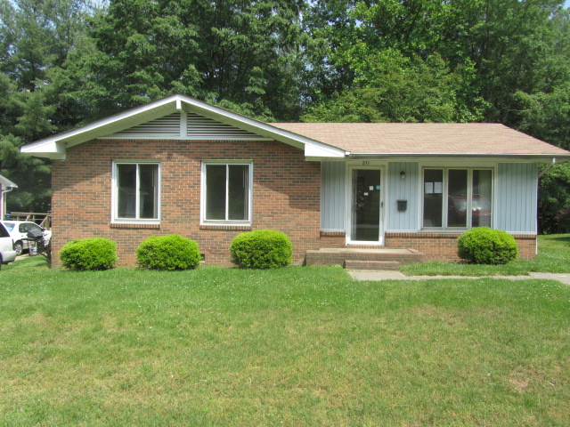 271 Pine Tree Rd, Winston Salem, NC 27105 