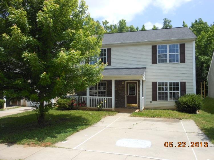 8205 Kings Creek Dr, Charlotte, NC 28273 