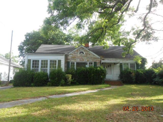 118 W Wyche St, Whiteville, NC 28472 