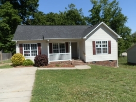 715 Dillon St, Thomasville, NC 27360 