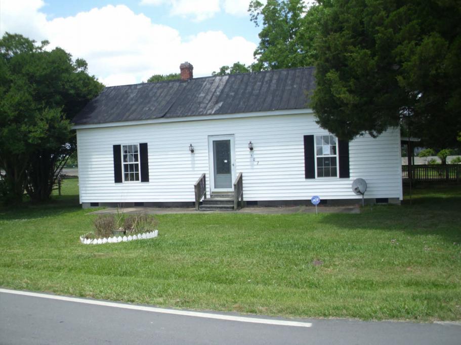 502 W Nash St, Whitakers, NC 27891 