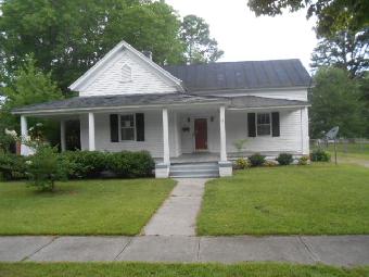 207 N Green St, Selma, NC 27576 