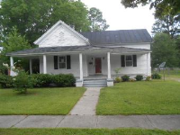 207 N Green St, Selma, NC 27576 