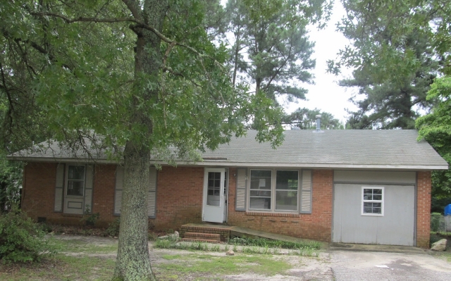 155 Gladiola Dr, Spring Lake, NC 28390 