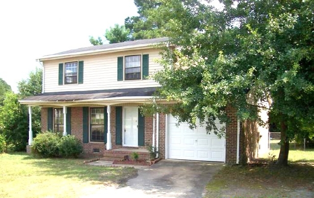 2901 Peacock St, Hope Mills, NC 28348 