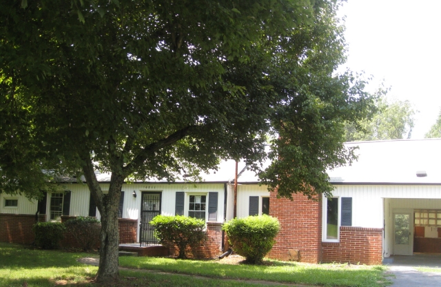 6211 Reidsville Rd, Kernersville, NC 27284 