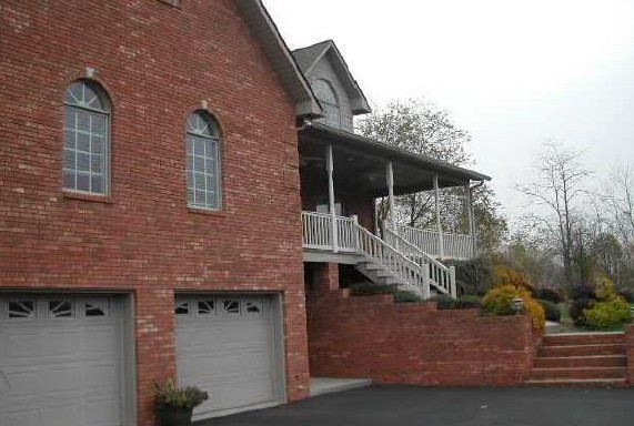 374 Bower Ln, Jefferson, NC 28640 