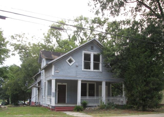 208 S 3rd St, Sanford, NC 27330 