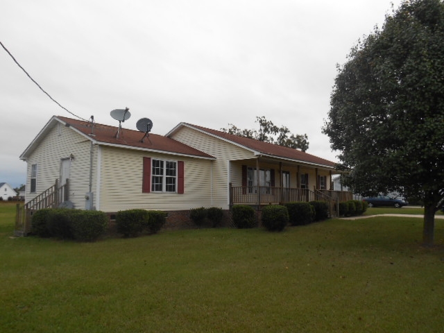 8768 Shaw Rd, Kenly, NC 27893 