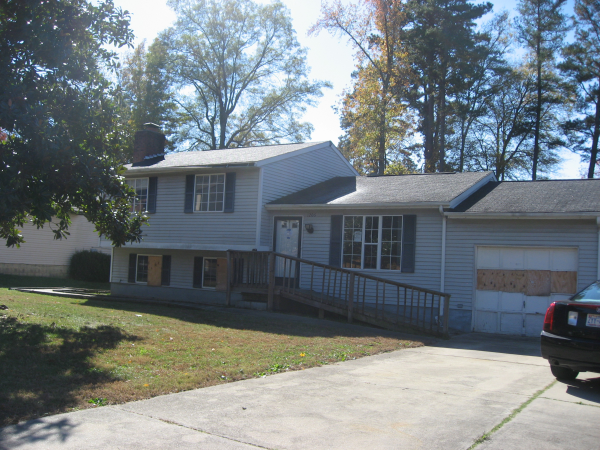 1206 Farmfield Ln, Charlotte, NC 28213 