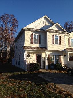 8203 Carob Tree Ln, Charlotte, NC 28215 