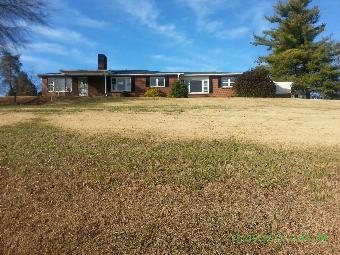 1038 Nc 65 Hwy W, Walnut Cove, NC 27052 