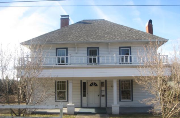 134 Broadway Ave, Mount Airy, NC 27030 