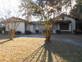 207 Edgewood Dr, Clinton, NC 28328 