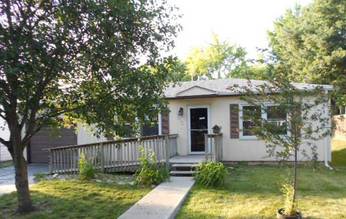 7012 Edna St, La Vista, NE 68128 