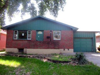 4649 Hillside St, Lincoln, NE 68506 