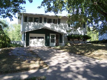 1213 Wilroy Rd, Bellevue, NE 68005 