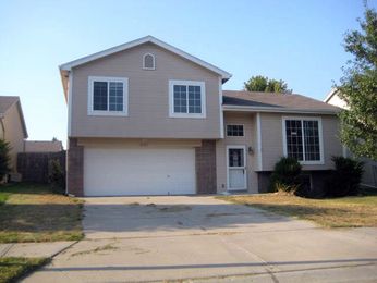 18686 U St, Omaha, NE 68135 
