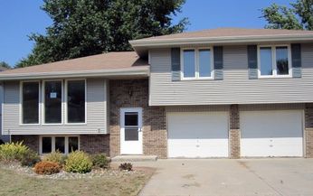 15926 Marinda Cir, Omaha, NE 68130 