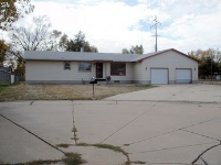615 Bischeld St, Grand Island, NE 68801 