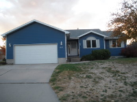 1907 Birchwood St, Aurora, NE 68818 