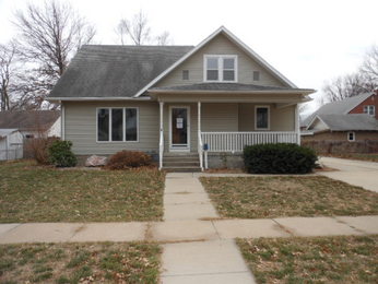 737 W 9th St, Fremont, NE 68025 