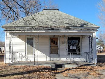 318 W Elm St, Pleasanton, NE 68866 