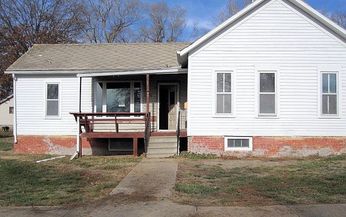 346 E 3rd Street, Papillion, NE 68046 