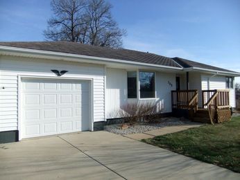 305 N 2nd St, Plainview, NE 68769 