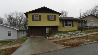 3341 Pratt St, Omaha, NE 68111 