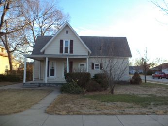 103 8th St E, Schuyler, NE 68661 