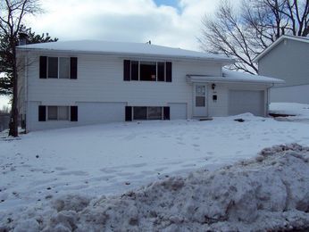 13731 Spring St, Omaha, NE 68144 