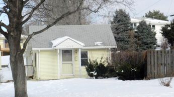 4532 Oak Street, Omaha, NE 68106 