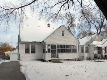 2740 Iowa St, Omaha, NE 68112 