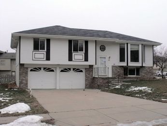 205 Windsor Dr, Papillion, NE 68046 