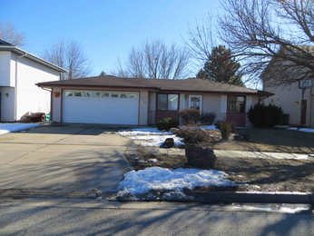 541 Lakeshore Dr, Lincoln, NE 68528 