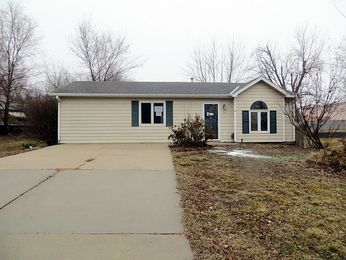 207 Redwood Circle, Hickman, NE 68372 
