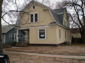 823 W 5th St, Grand Island, NE 68801 