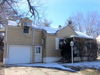 5851 Gold St, Omaha, NE 68106 