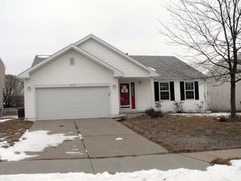 15716 T St, Omaha, NE 68135 