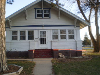 706 J St, Aurora, NE 68818 