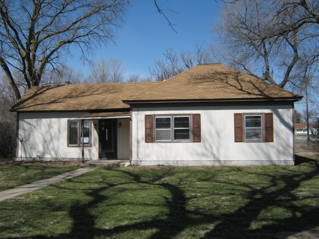 404 F Street, Shelton, NE 68876 