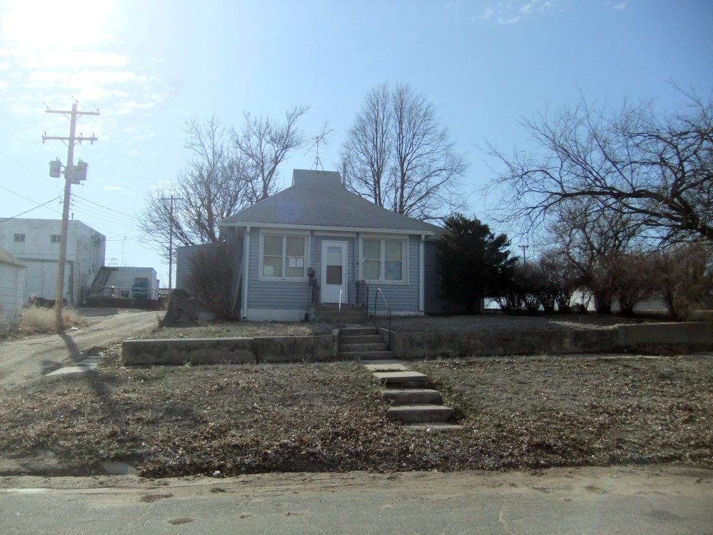 1006 N 1st St, Crofton, NE 68730 