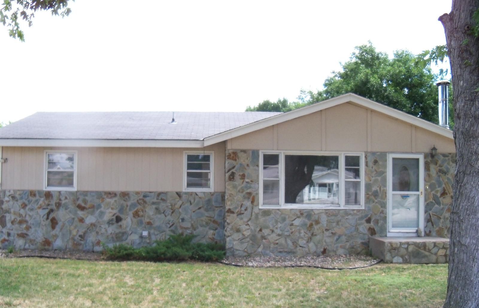 1709 North Taylor A, Grand Island, NE 68803 