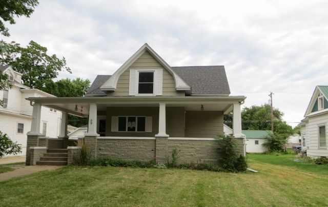809 4th St, Fairbury, NE 68352 