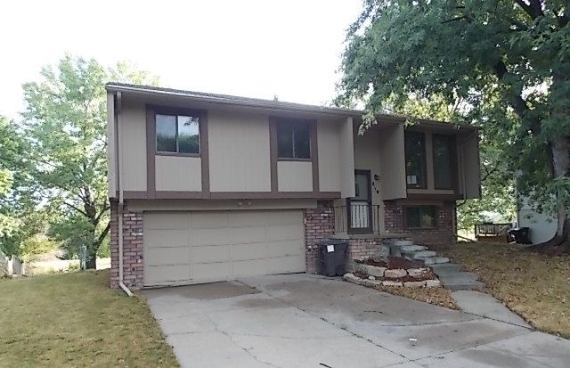 818 W Leon St, Lincoln, NE 68521 