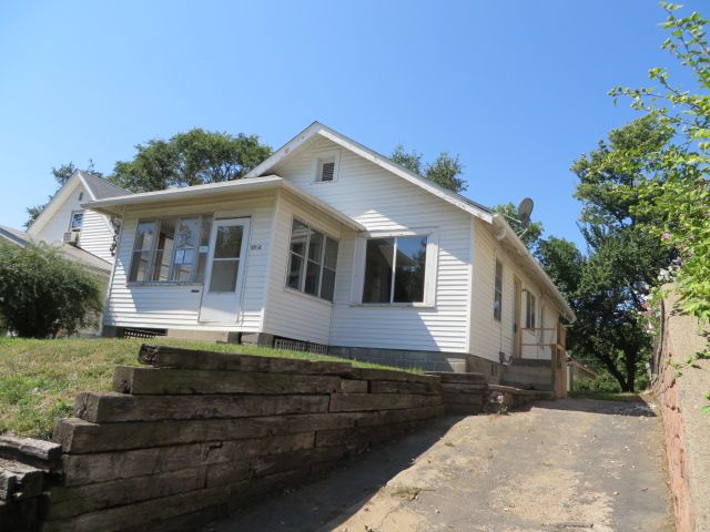 2736 S 9th St, Omaha, NE 68108 