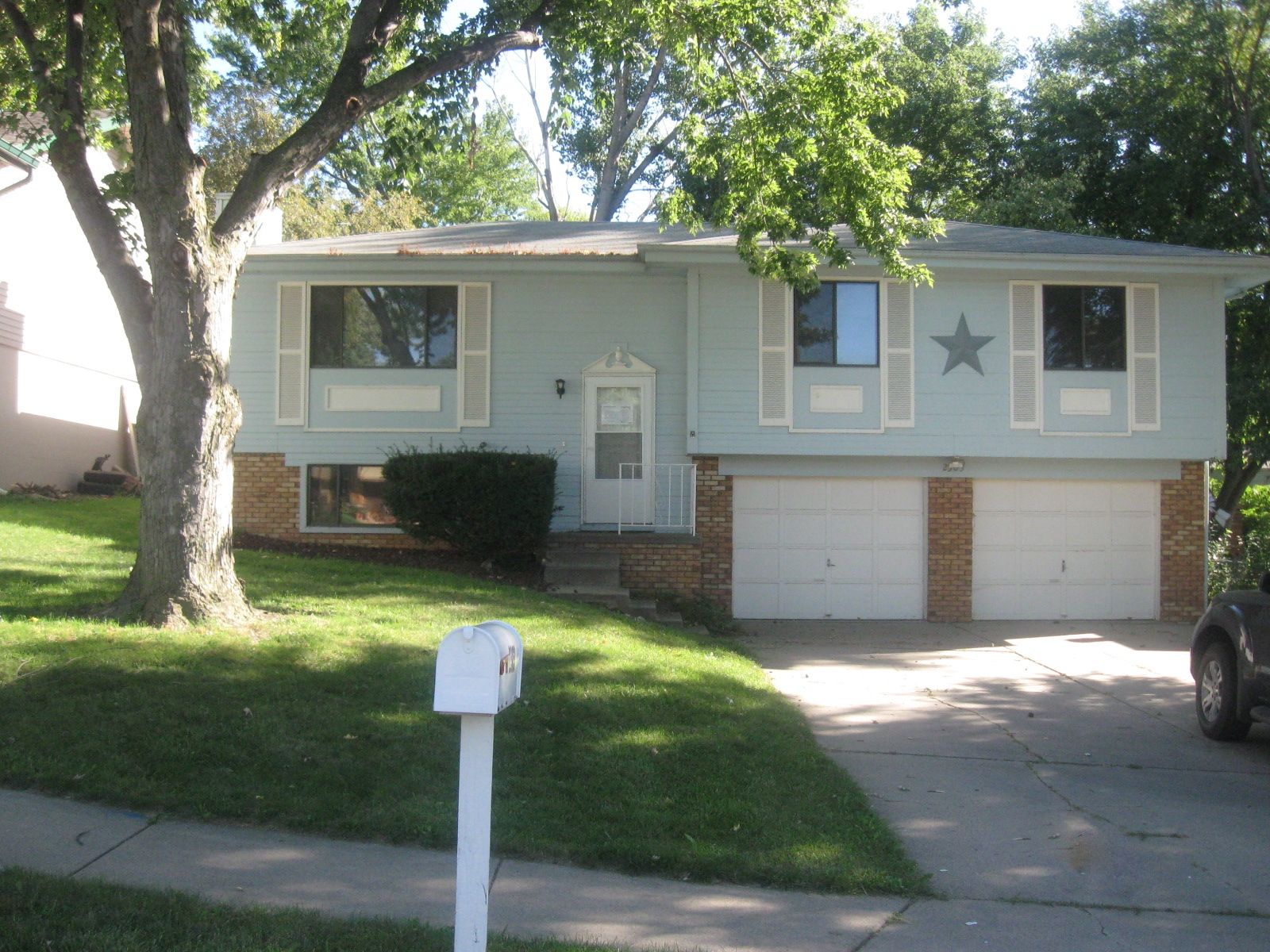 2303 Coventry Dr, Bellevue, NE 68123 