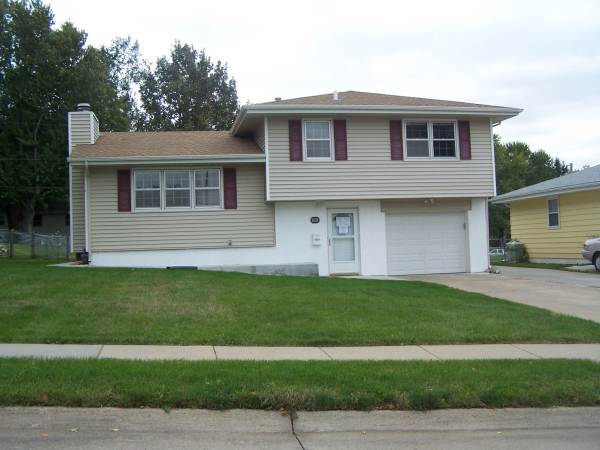 8529 Orchard Ave, Omaha, NE 68127 